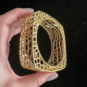 Stunning Jewelmint gold birdcage bangle